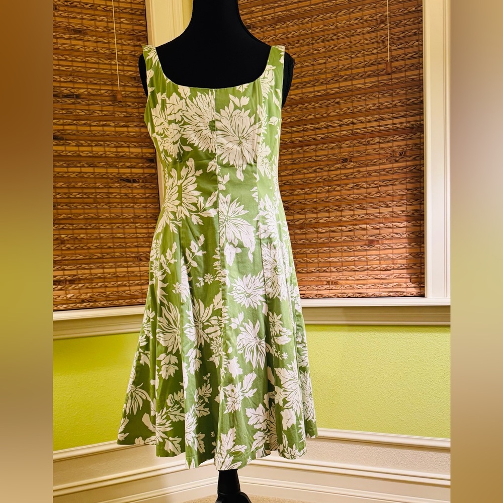 Jones Wear Green Midi Dress with White Floral Print